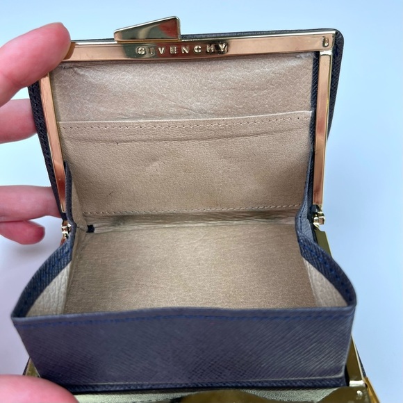 Givenchy compact wallet - Picture 2 of 7